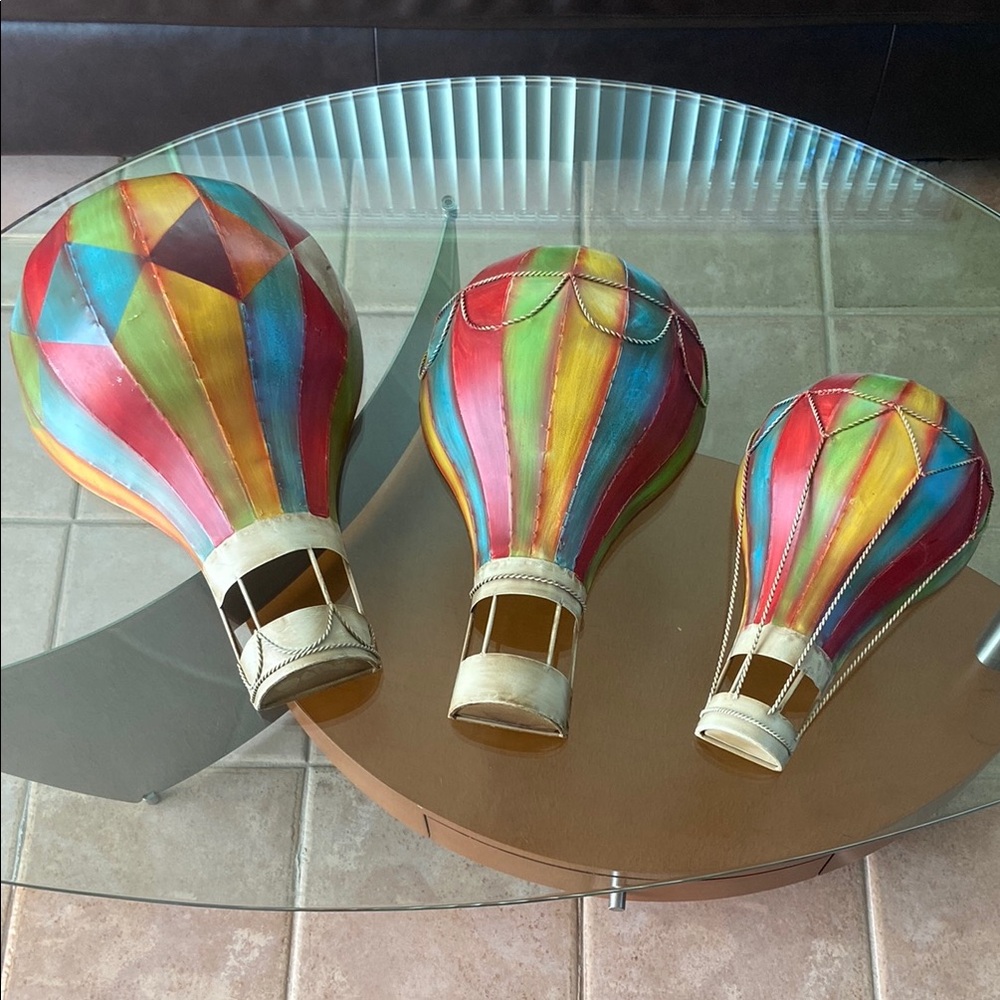 Hot air balloon wall decor set (metal)